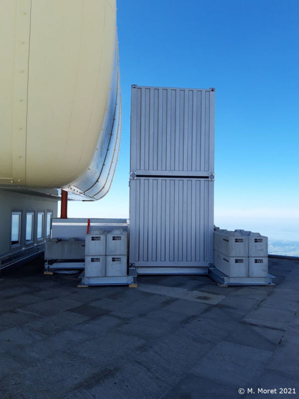 Containers instalation on top of Saentis